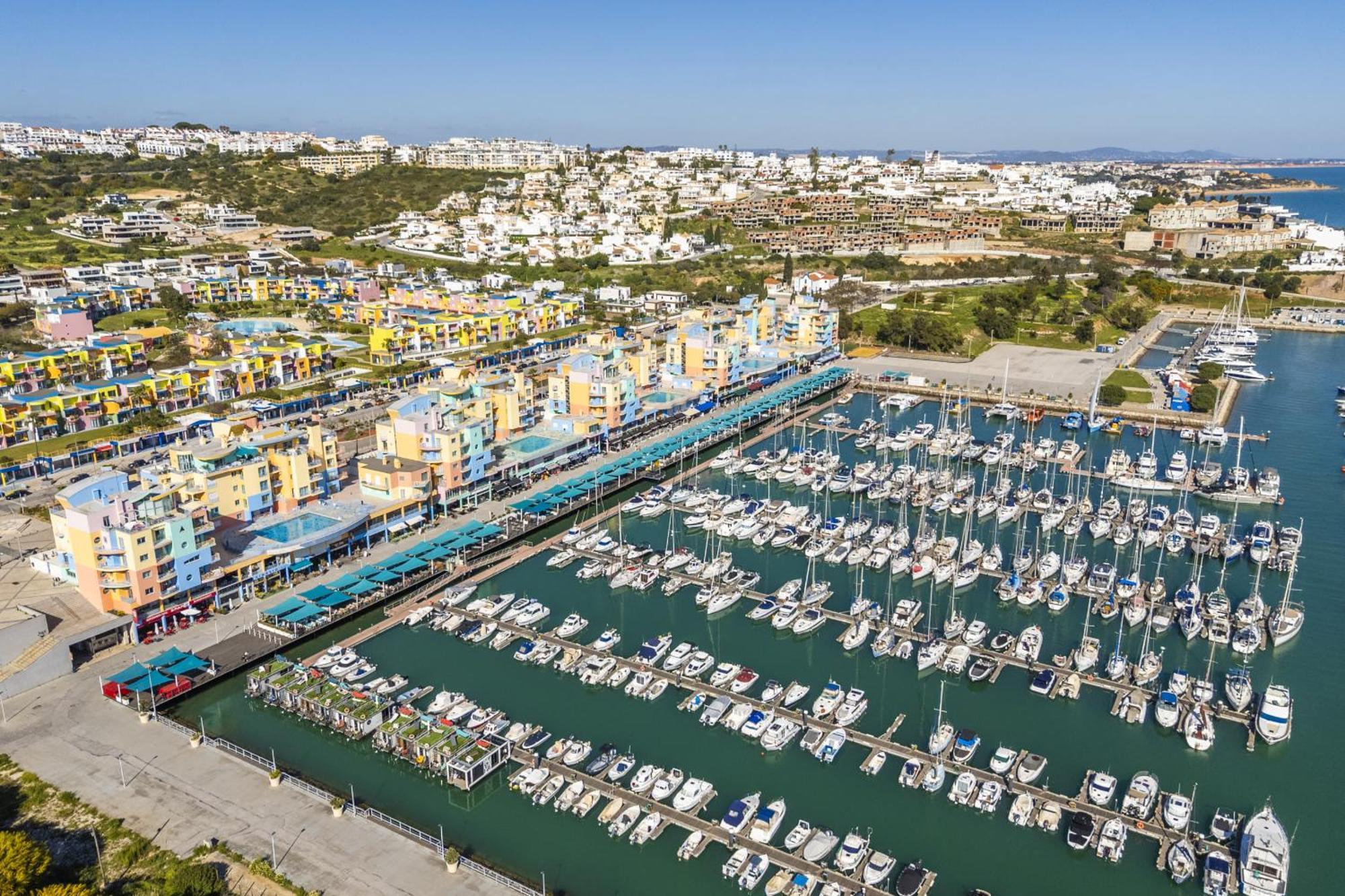 Marina Breeze Apartment With Pool - 900M From The Beach Albufeira Extérieur photo