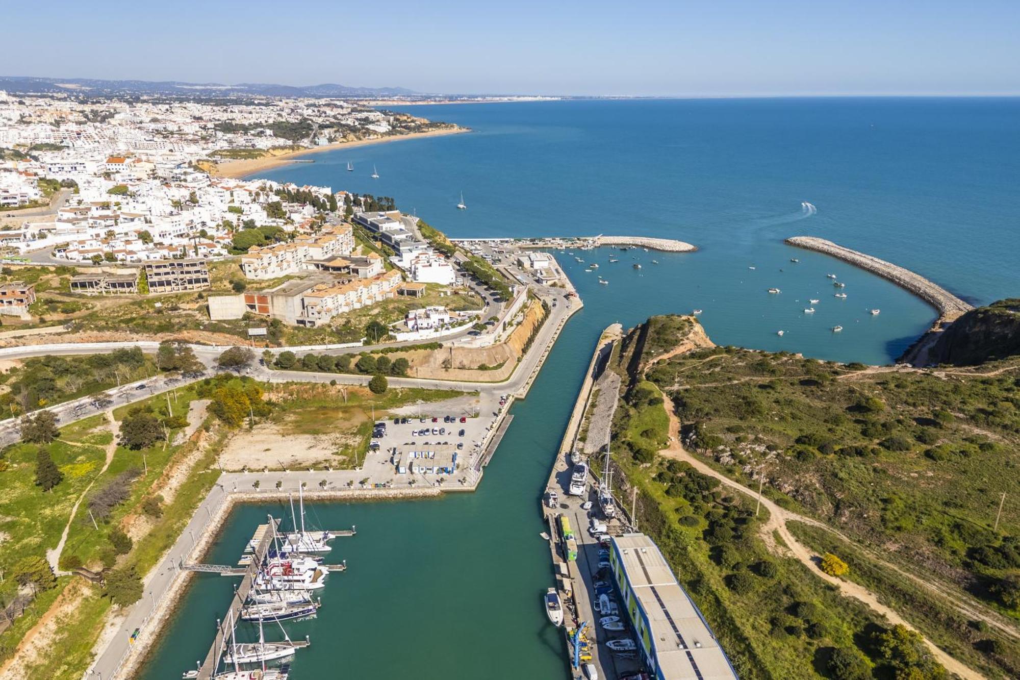 Marina Breeze Apartment With Pool - 900M From The Beach Albufeira Extérieur photo
