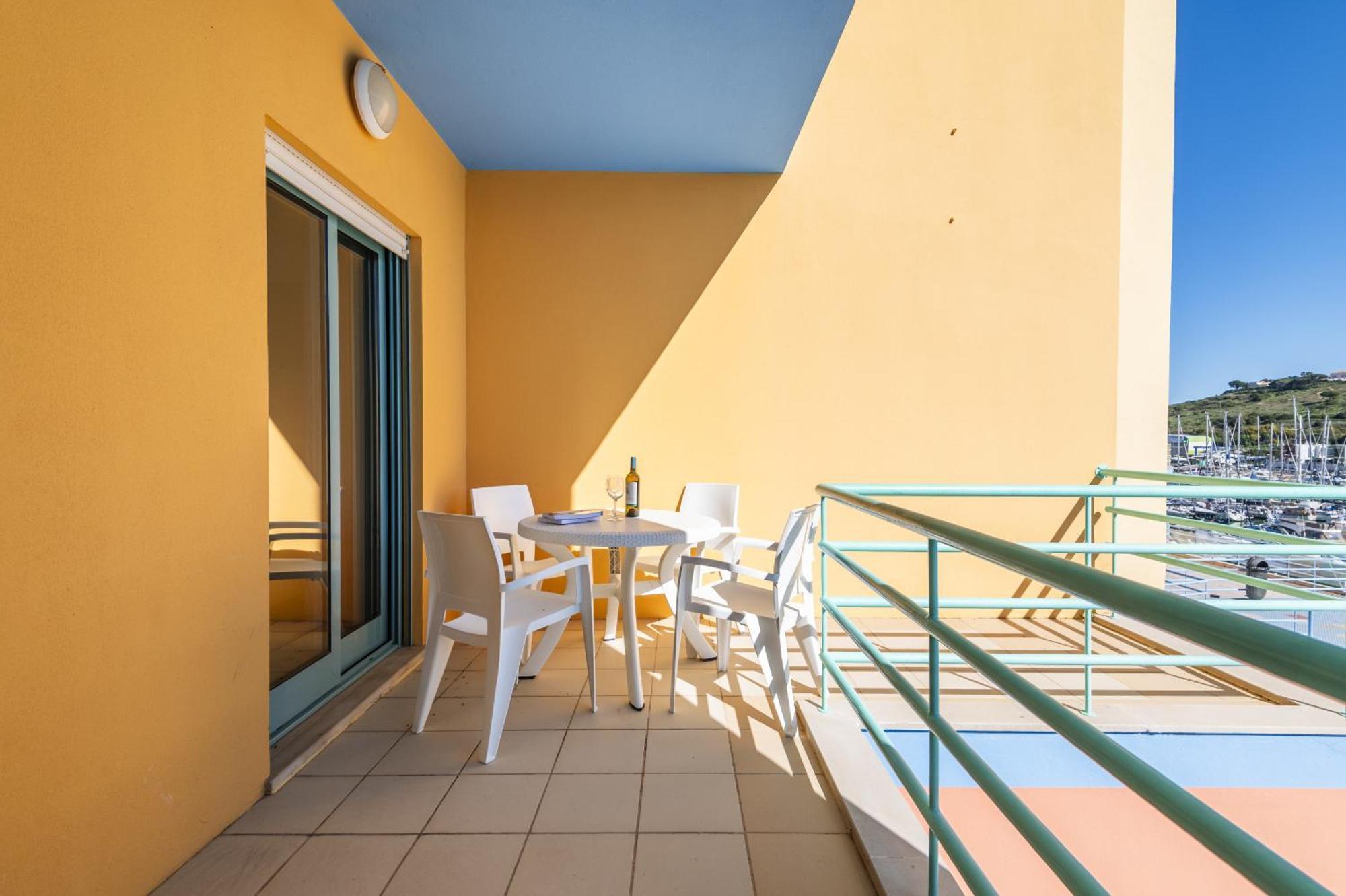 Marina Breeze Apartment With Pool - 900M From The Beach Albufeira Extérieur photo