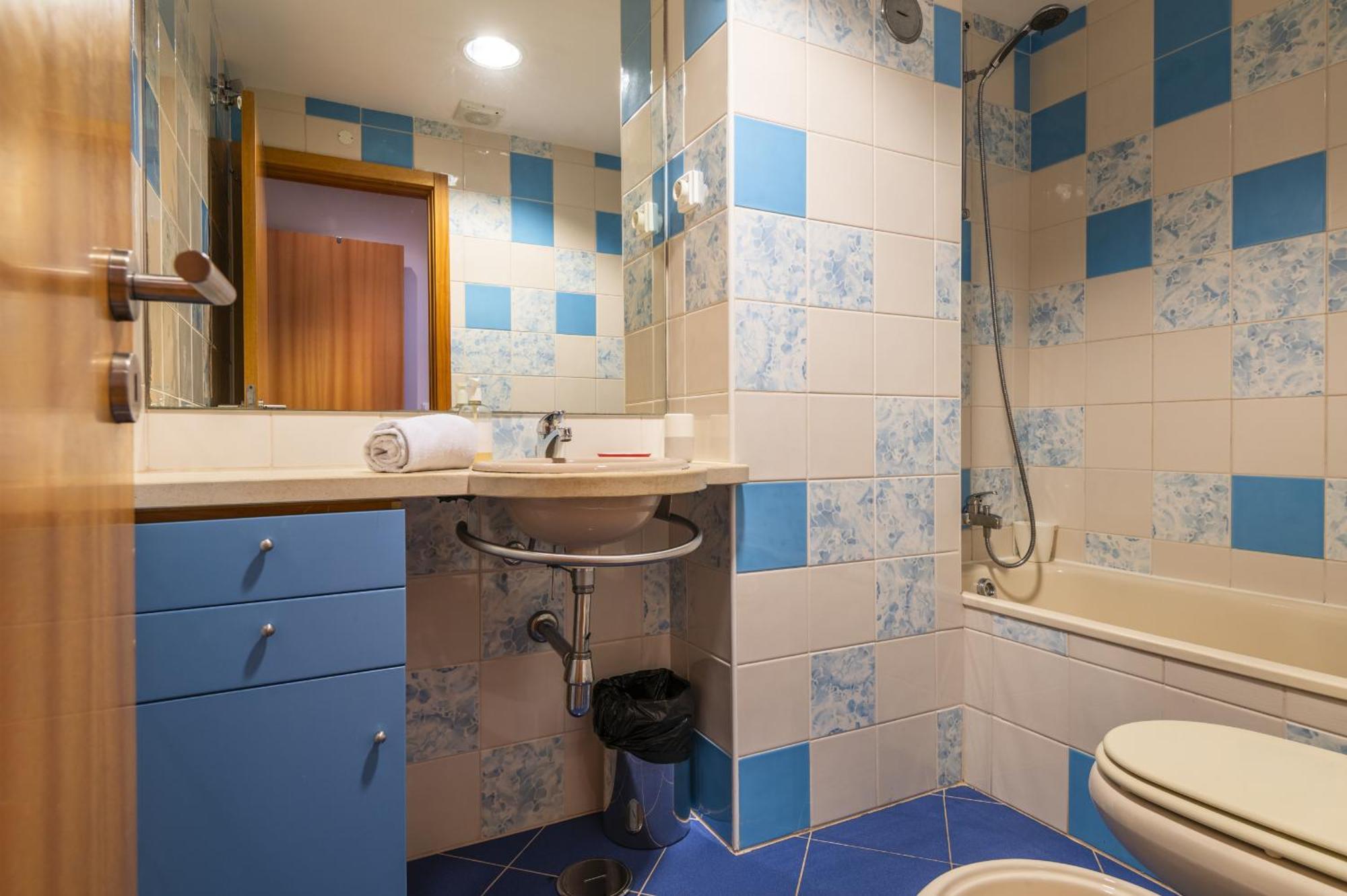 Marina Breeze Apartment With Pool - 900M From The Beach Albufeira Extérieur photo