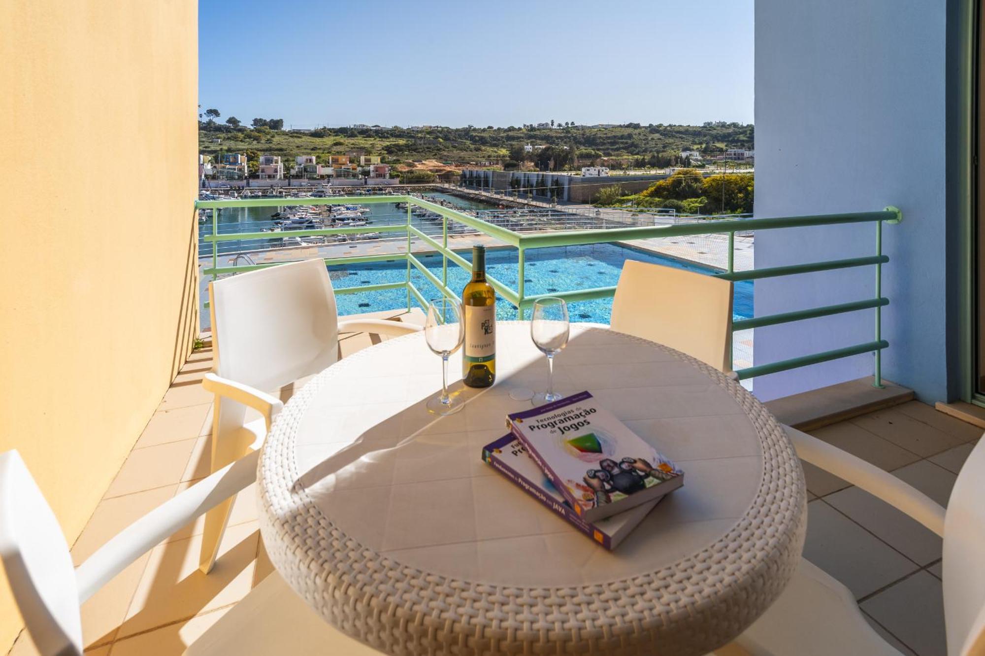 Marina Breeze Apartment With Pool - 900M From The Beach Albufeira Extérieur photo