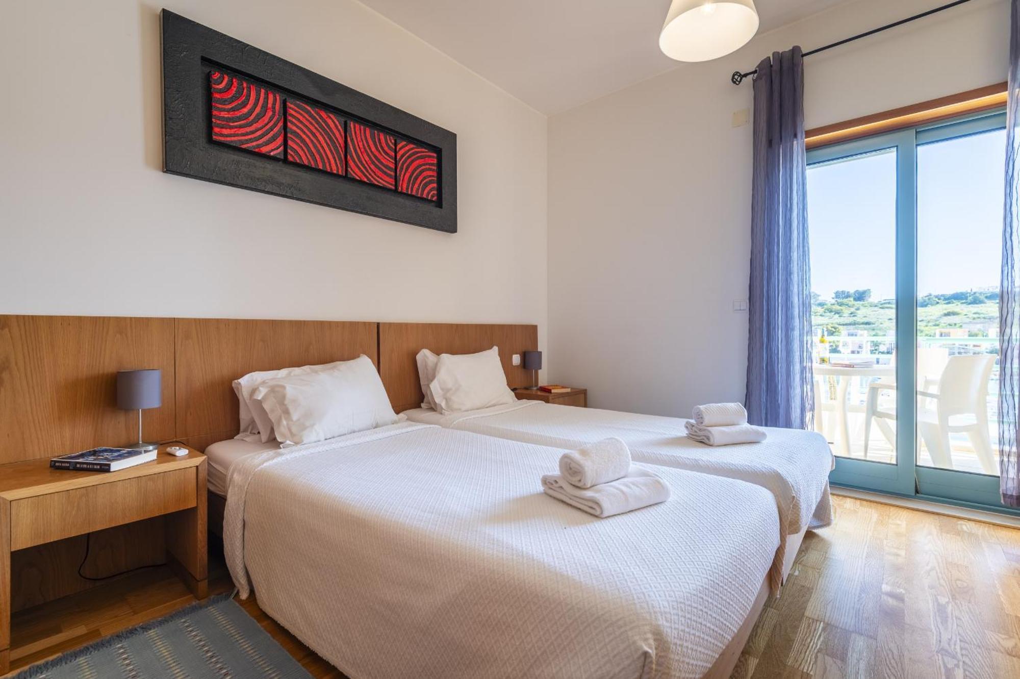 Marina Breeze Apartment With Pool - 900M From The Beach Albufeira Extérieur photo